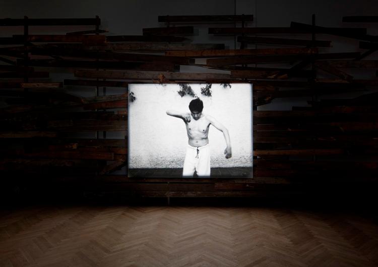 Ikkeværk. Joachim Koesters kunst fylder meget, men fascinerer ikke nok. Her 'Maybe One Must with Some Particular Places' (2012) 