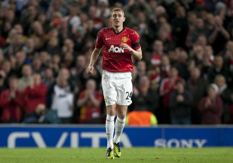 comeback. Manchester Uniteds Darren Fletcher løber på banen i stedet for Paul Scholes til stående ovationer 11 minutter før tid i kampen mod Galatasaray. 