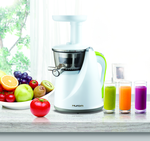 Blid. Frugt og grønt presses i stedet for at blive revet fra hinanden i denne juicemaskine. 