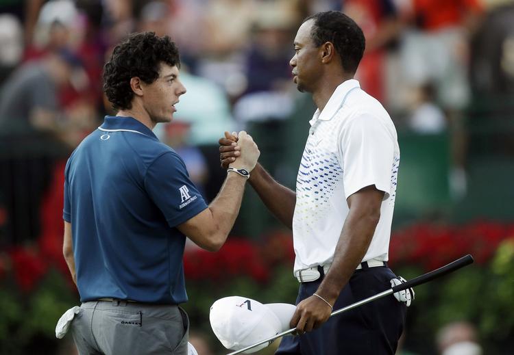 tvekamp. Rory McIlroy (tv) er stadig nummer et på verdensranglisten, men Tiger Woods (th) er på vej tilbage mod toppen efter deres seneste indbyrdes opgør. 