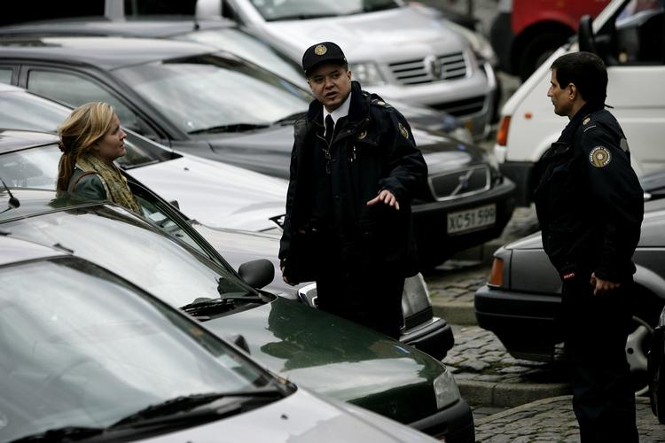 langtidsparkering. Folk der skal på langtidsferie kan nu blot stille deres bil et sted ude i nærheden af lufthavnen til en pris på 510 kroner uanset længden af parkeringen, lyder det fra Center for Parkering. 