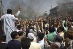 PROTEST. Øjenvidner beretter om voldsomme protester i Peshawar Pakistan. 