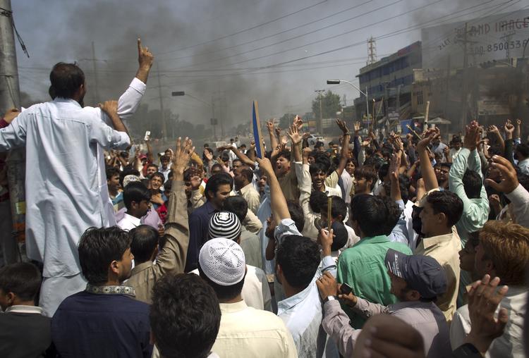 PROTEST. Øjenvidner beretter om voldsomme protester i Peshawar Pakistan. 