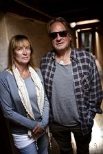 Krimipar. Cilja og Rolf Börjlind har sammen skrevet TV-serien 'Beck' - pg nu har de forfattet en glimrende spændingsroman i 'Springflod'. 