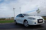 Afgang. 300 kilometer på motorvej venter den eldrevne Renault Fluence Z.E. 