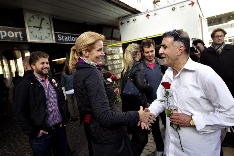 Folkedybet. »Hvis det fortsætter som nu, fører næste valg ikke kun til en borgerlig regering – vi vil også opleve, at store grupper vender ryggen til politik«, skriver Lars Olsen. 