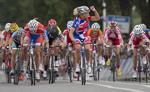 Triumf. Britiske Lucy Garner tog triumfen i Holland. Lidt længere bagude følger to danskere. 