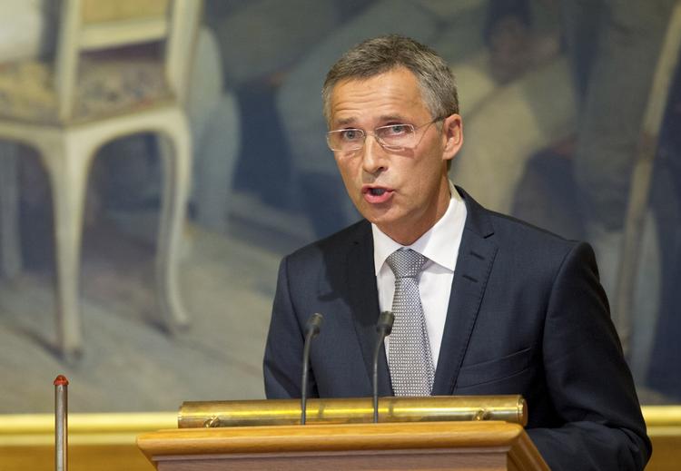 Demokrati. Norges statsminister, Jens Stoltenberg, modtog i dag Krogerup Højskoles demokratipris for sin håndtering af Anders Behring Breiviks terrorangreb i Oslo og på Utøya sidste år. 