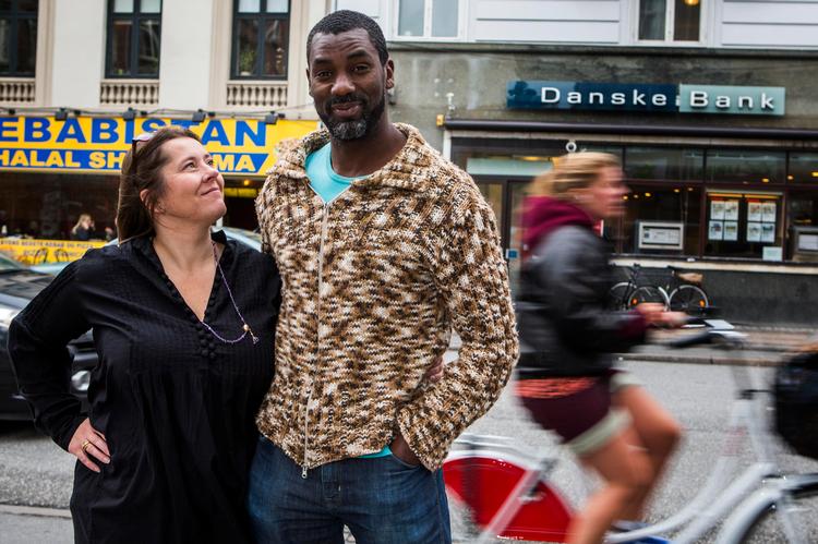 Skjult. Betina og David-Rae Harrison kan ikke få at vide, hvilken karakter banken har givet dem. Det eneste, de har hørt fra Danske Bank i over et år, er seks breve med hver sin rentestigning.  Foto: Simon Fals 