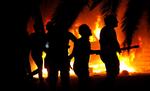 Fremgang. Der blev fejret i lyset af brændende biler og bygninger i og omkring Benghazi. 