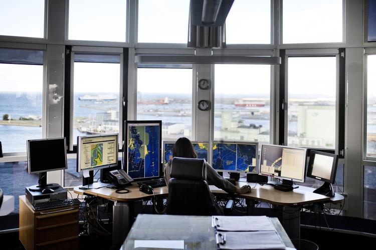 Overvågning. Skibstrafikken følges nøje minut for minut fra den dansk-svenske overvågningscentral i Malmø. 