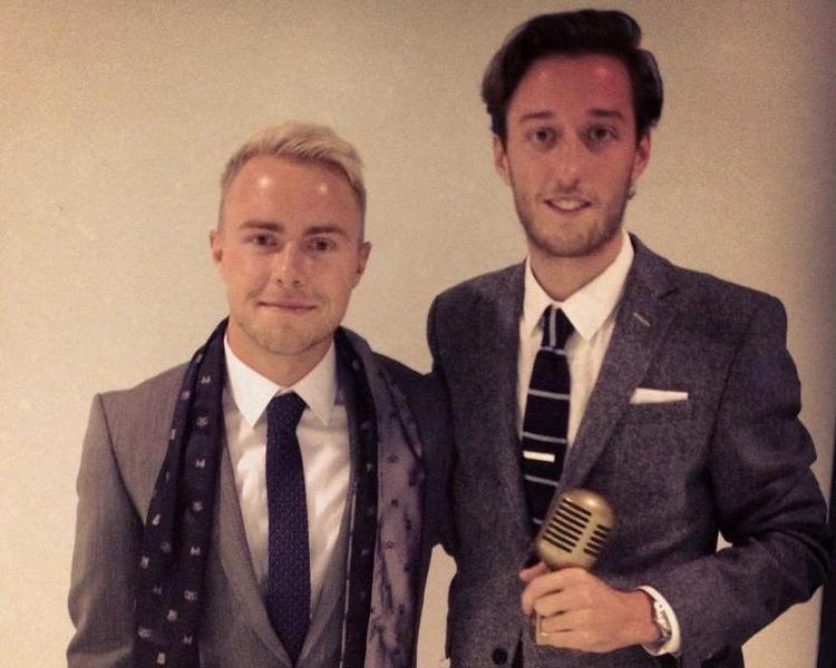 Radio. Peter Falktoft (Snebolden) og Esben Bjerre fra 'Monte Carlo' vandt både 'Ekstra Bladets Gyldne Mikrofon' som årets bedste radioværter og prisen som 'Årets Drivetime' i går. 