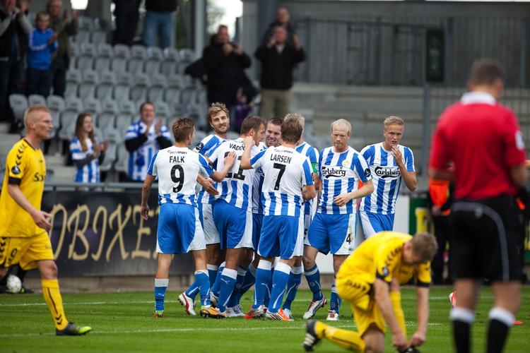 udligning. To gange udlignede OB efter hjørnespark, første gang ved den ungarske debutant Krisztián Vadósz. 