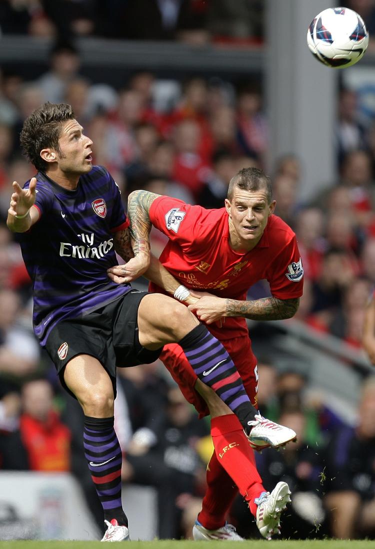 skadet. En kollision med en medspiller kan koste Daniel Agger en længere pause 