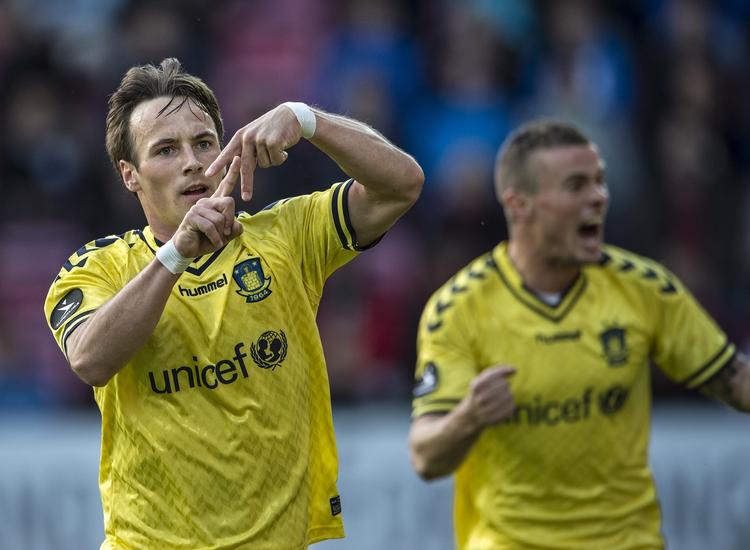 STRAFFESPARK. For anden kamp i træk scorede Mike Jensen til 1-0 på straffespark. 