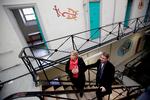 Indenfor. Anne Bjerrekær viser gladelig det gamle fængsel i Horsens frem. Nu er fængslet museum, og de besøgende kommer frivilligt. 