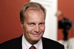 Sikkerhedstjek. Retsordfører for Dansk Folkeparti, Peter Skaarup, håbede dagens samråd ville give svar på spørgsmål om Henrik Sass Larsens (S) sikkerhedstjek. Han er ikke tilfreds. 