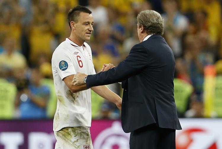 Traumatiseret? John Terry (t.v.) har prøvet at brænde i en af de helt store kampe: I Champions League-finalen for Chelsea mod Manchester United i Moskva kunne han have sikret London-klubben trofæet med scoring på femte forsøg. Men han brændte - og da holdkammeraten Anelka gjorde det samme, så vandt United. 