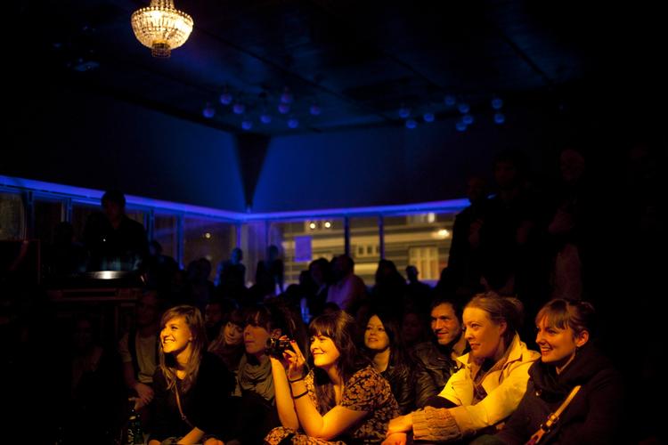 Selvgjort. Ideal Bar er i efteråret rammen om 'Din koncert', hvor udvalgte arrangører for lov at lave deres drømmeaften. Her ses Marie Key ved en koncert i klubben, der kan rumme 250 gæster. 