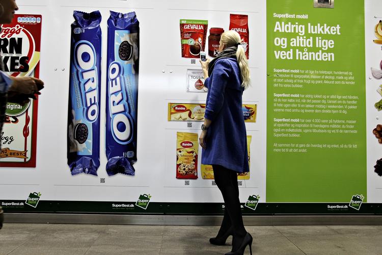 kønsforskel. Fordelt på de to køn er mænd flittigere til at handle via en mobil enhed. Således har 23 procent af mændene handlet mobilt inden for de seneste seks måneder, mens det kun gælder for 16 procent blandt kvinderne. 