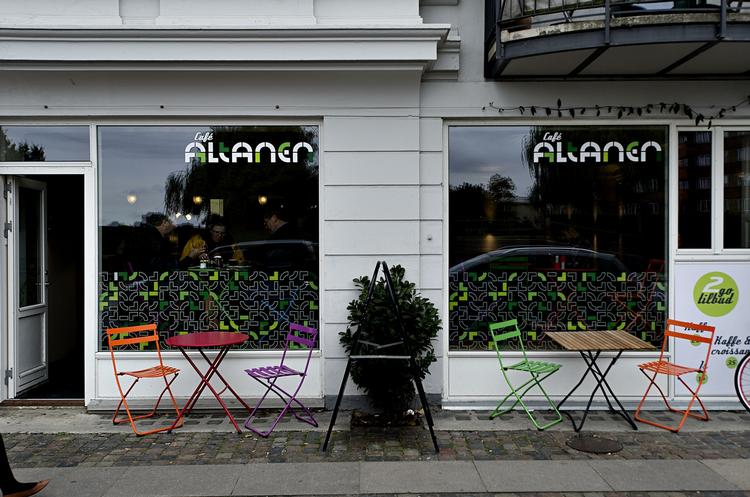 Businessmænd. »Min far blander sig ret meget i cafeens drift. Men det er heldigvis konstruktiv indblanding, og det er faktisk rigtigt fedt at arbejde sammen med ham«, siger Ulrik Knudsen. 