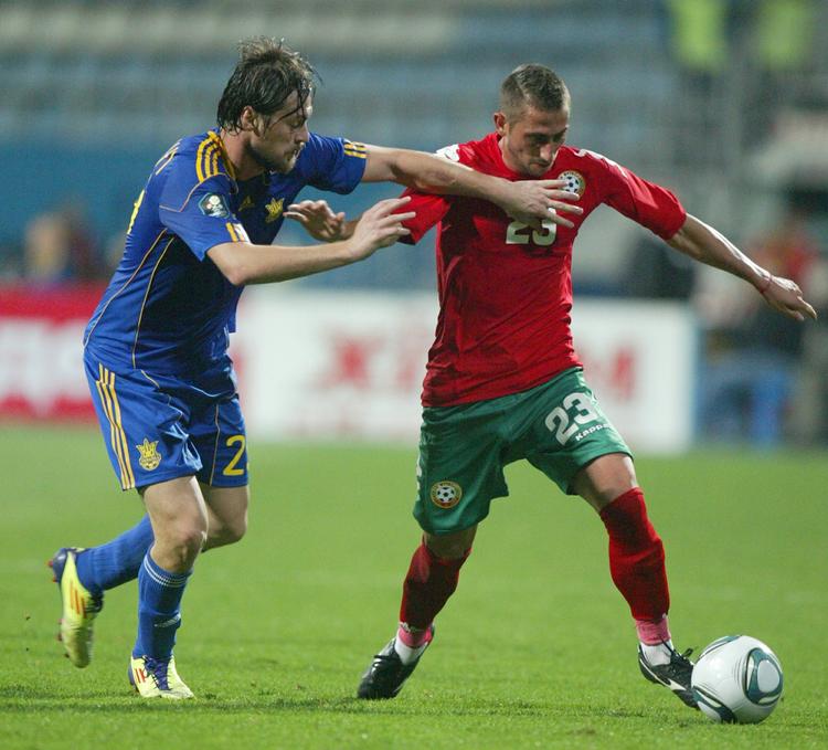 løgnedetektor. Den bulgarske landsholdsspiller Hristo Zlatinski (th) er en af spillerne fra Lokomotiv Plovdiv, der nu skal gennem en test med en løgnedetektor for at imødegå mistanker om matchfixing. 