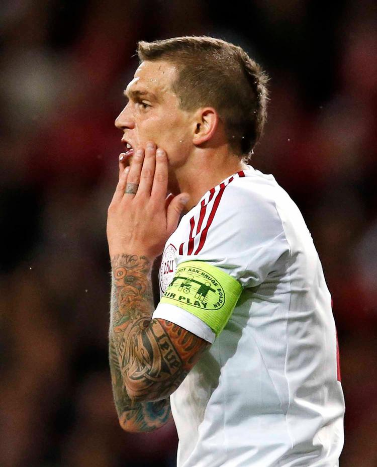 knoglebrud. Daniel Agger er sluppet nådigt efter danskeren blev båret fra banen i Liverpools kamp mod Manchester United søndag. 