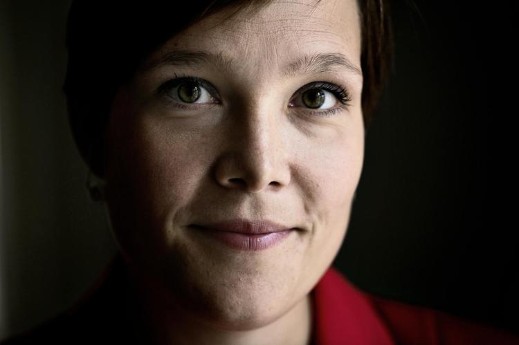 Uholdbart. Astrid Krag kalder det »uholdbart«, at der flere steder i landet finder en overmedicinering af psykiatriske patienter sted, som i flere tilfælde har haft dødelig udgang. 