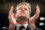 Den liberaldemokratiske leder Nick Clegg er i knibe i sit eget parti, men ekspert vurderer ikke, at regeringspartiet skifter leder før det næste valg. 