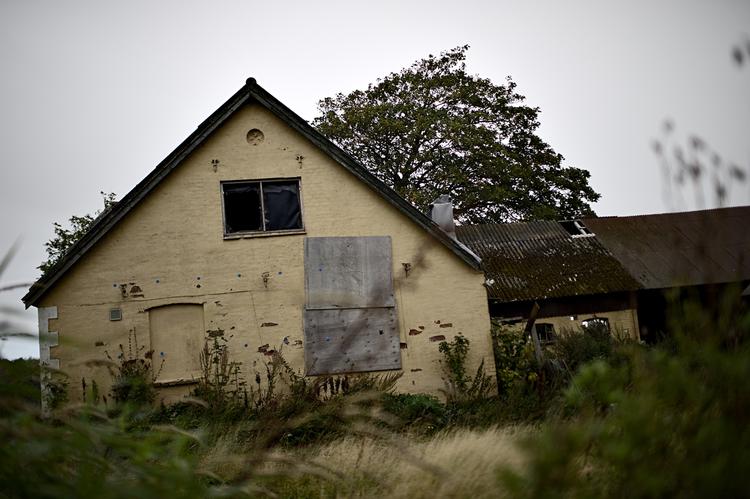 Smadret. Mange landkommuner vil gerne rydde op i de faldefærdige huse. 