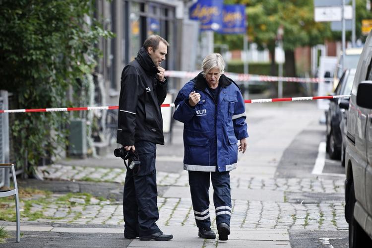 KNIVDRAB. En ung mand på 21 år blev i går stukket ihjel på et pizzaria i Vanløse. 