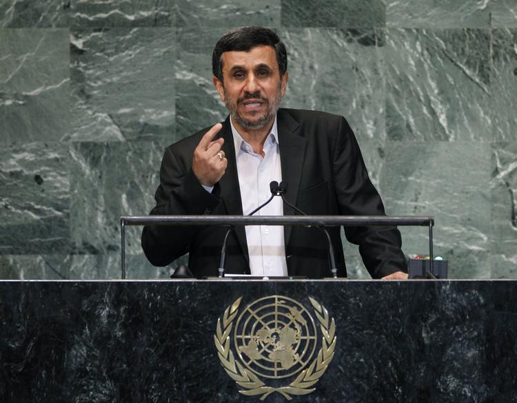 Trussel. Vesten truer Iran, siger Mahmoud Ahmadinejad i dag fra talerstolen til FNs Generalforsamling. 
