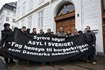 Syriske flygtninge søger asyl på den svenske ambassade
