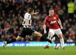 comeback. Wayne Rooney (th) spiller stadig med en forbinding om det lår, der fik en slem dyb flænge efter en tackling med jerndupper. 