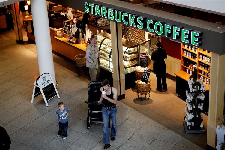 Boom. I 2003 åbnede Starbucks sin første danske filial i Kastrup Lufthavn. Mange flere er nu på vej, da kaffegiganten planlægger på et stort rykind i Skandinavnien. 