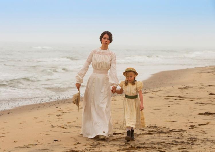 Overskygget. Birgitte Hjort Sørensen spiller titelrollen som 'Marie Krøyer', men det er især Søren Sætter-Lassen, der brillerer som den maniske P.S. Krøyer. 