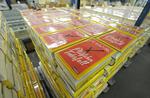 priskrig. Paller med den tyske udgave af 'The Casual Vacancy' - på tysk 'Plötzlicher Todesfall'. Den danske udgave ser ud til at få en mere direkte oversat titel, nemlig 'Den tomme plads'. Den danske udgave er på gaden midt i november. 