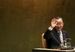 telefonfis. Ban Ki-moon troede, han talte med Canadas premierminister, som fortalte, at han blev forsinket, da han skulle have kæmmet sit hår med kontaktlim. 