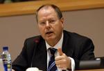 udfordrer. Peer Steinbrück bliver SPD's udfordrer til Angela Merkels kanslerpost ved næste valg i Tyskland. 
