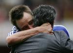 Real Madrid-træner Jose Mourinho (th) og Chelsea-anfører John Terry (tv) er begge på bookmakernes liste over kandidater til jobbet som træner i Chelsea. 