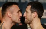 face-off. Mikkel Kessler (tv) ser Carl Froch i øjnene før de to bokseres første møde i ringen. 