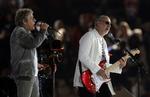 Who. Forsanger Roger Daltrey (tv) og Pete Townshend under OL-afslutningsceremonien i London i sommer. 