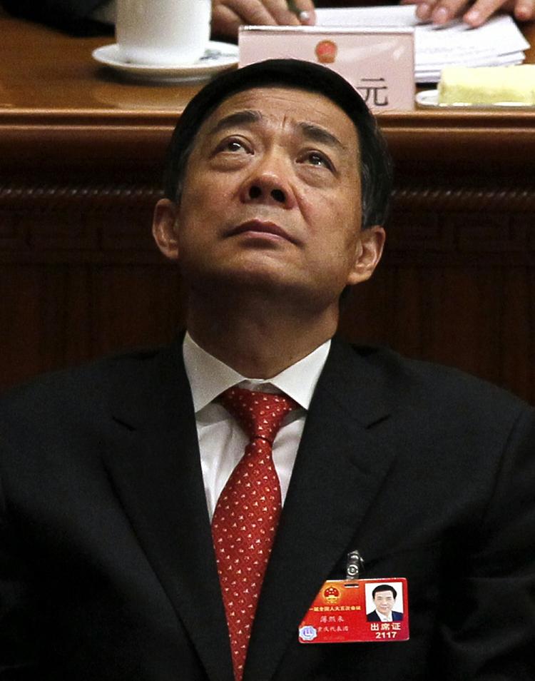 drab. Bo Xilai er blandt andet involveret i en sag om et drab på en britisk forretningsmand. Hans hustru er blevet dømt for drabet. 