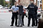 Drab. Politiets valgte at offentliggøre tre drabsmistænktes identiteter. Det kan gå ud over de mistænktes familiers sikkerhed. 