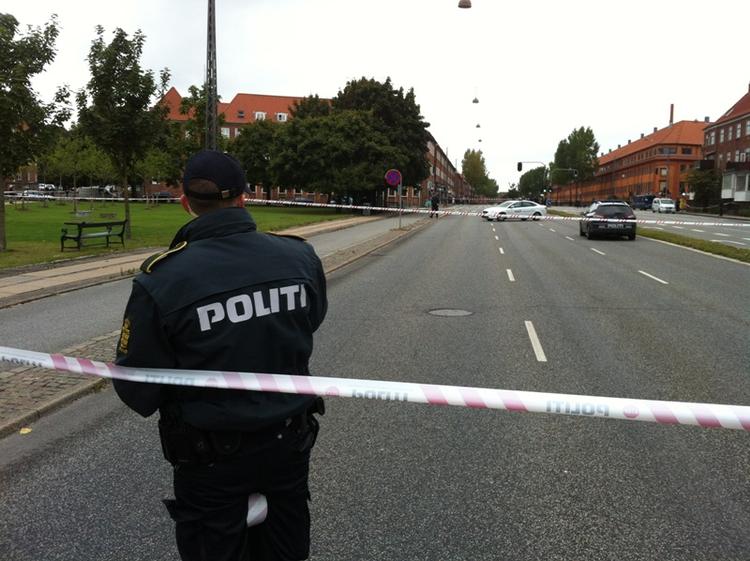 Alarm. Politiet afspærrede hurtigt området efter meldingen om skyderi. 