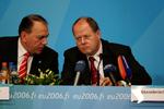 Kandidat. Peer Steinbrück (til højre) er ikke nødvendigvis den mest smilende mand i tysk politik. Til gengæld siger han, hvad han mener. 