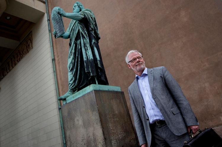 Kontroversiel. Steen Skovsgaard var både imod velsignelse af det registrerede partnerskab i 1997 og senest homovielser. 