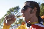 fest. Bradley Wiggins har nydt sejren i Tour de France så meget, at englænderen er ude af form. 