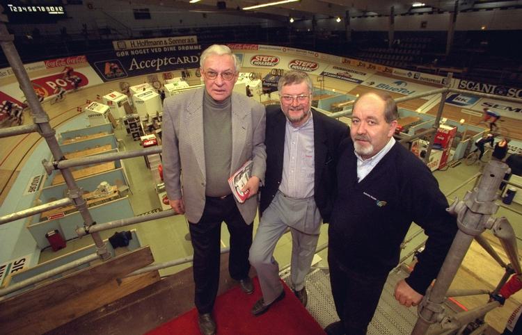 Arrangører. Fra venstre ses Karl Heinsvig, sportslig leder Henrik Elmgreen og Finn Andersen i Brøndby Hallen. 