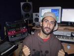 Multikunstner. Behrang Miri har selv iranske rødder og er en kendt debattør i Sverige, især når det gælder integrationsspørgsmål. Han har udgivet flere hip hop album og har turneret i mange lande. 